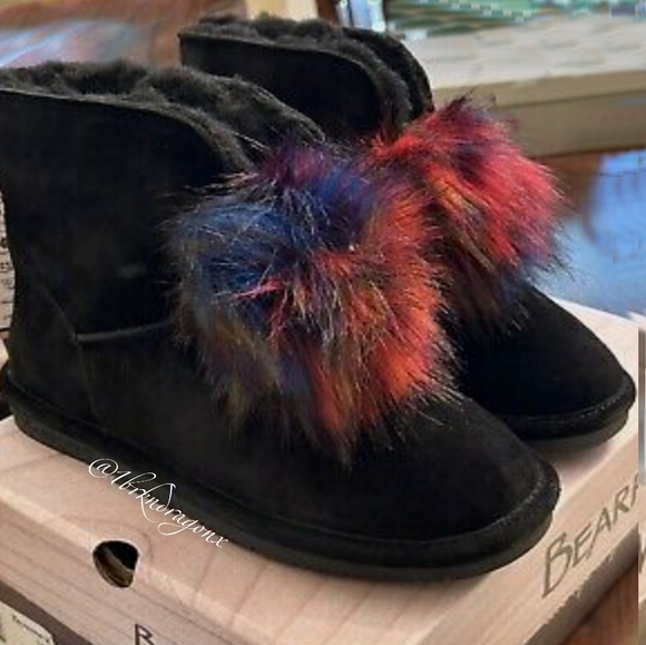 Womens Boots Bearpaw Suede Sheepskin Pom Pom Boot NWT Genuine